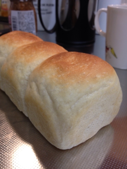 以前から興味が有った低温発酵パンが、とても簡単に出来ました。豊かな香り、もちもちの食感が最高です♪これからもリピします。