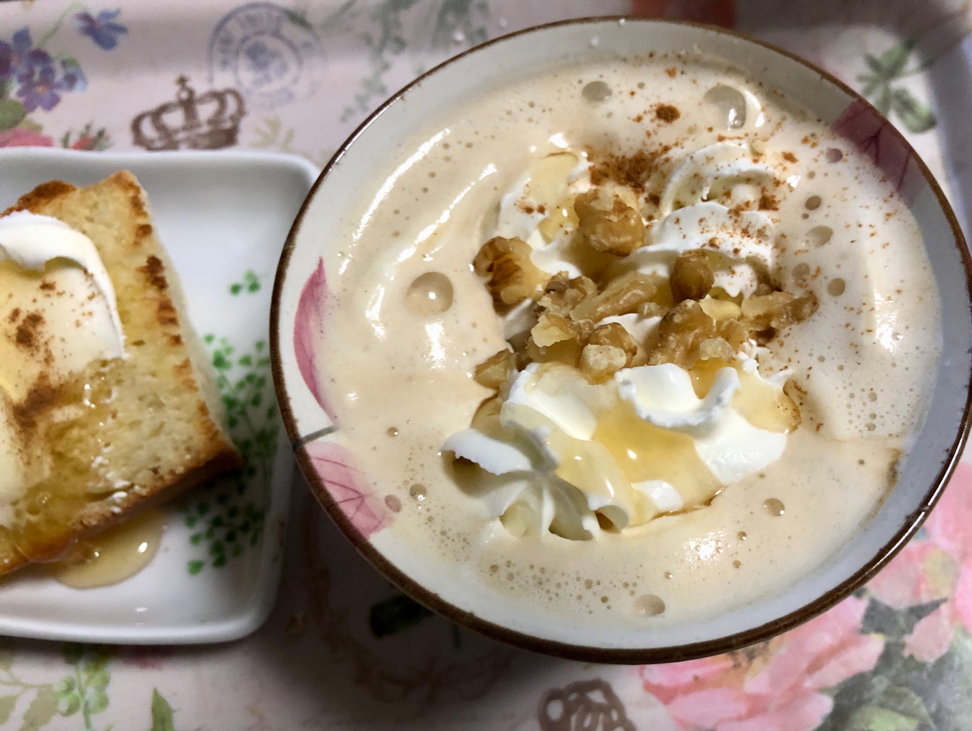 スイーツドリンク♪胡桃＆ハニークリームカフェラテ