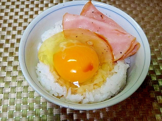 焼きハムの卵かけごはん