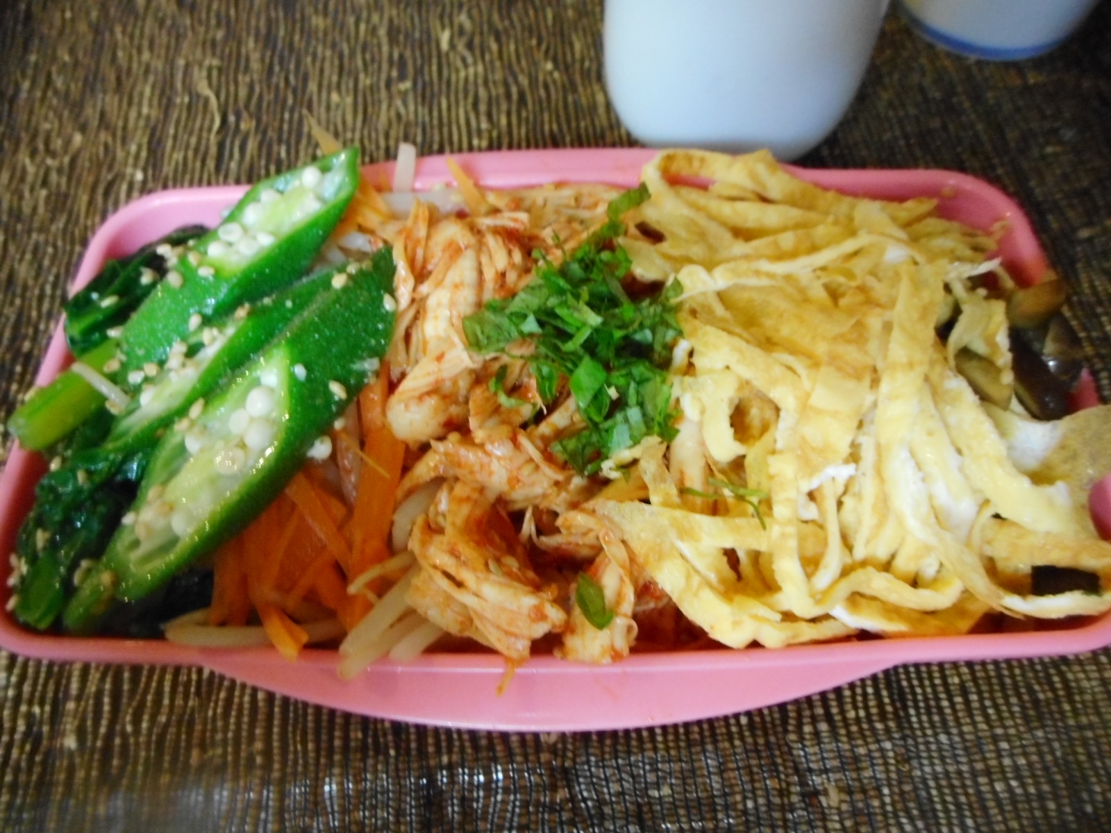 ピリ辛ささみの具沢山ピビンパ丼