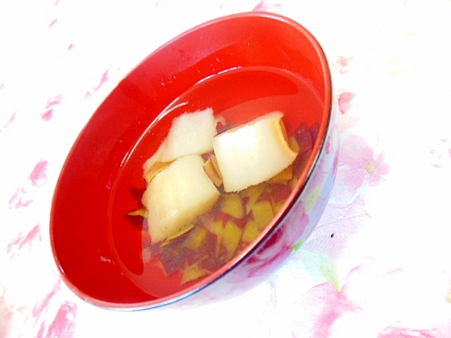 生姜効かせて❤薩摩芋の皮と卵麩のおすまし❤