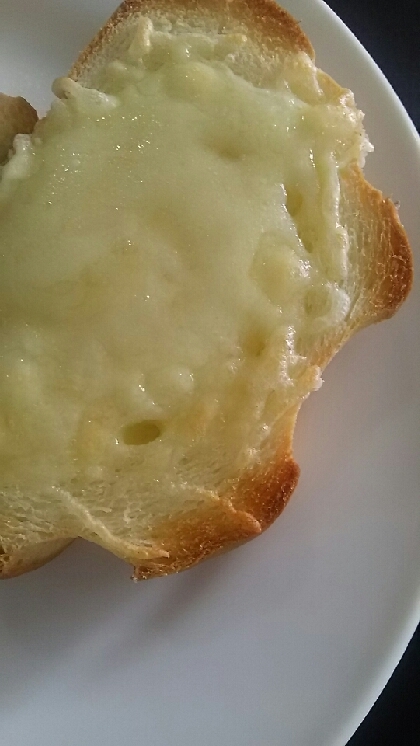 ガッツリ朝に!濃厚チーズトースト