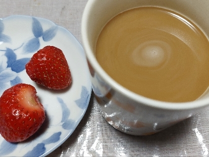 ストロベリーカフェラテ✧˖°Tully's風