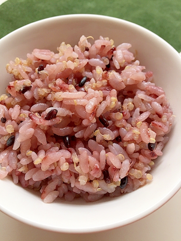 美容に^ ^ 黒米とキヌア入りご飯♪