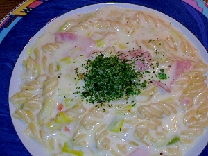 節水、鍋一つで♪ねぎとハムのクリームパスタ