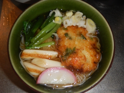 かき揚げ、揚げかまぼこ、椎茸、生姜の素麺