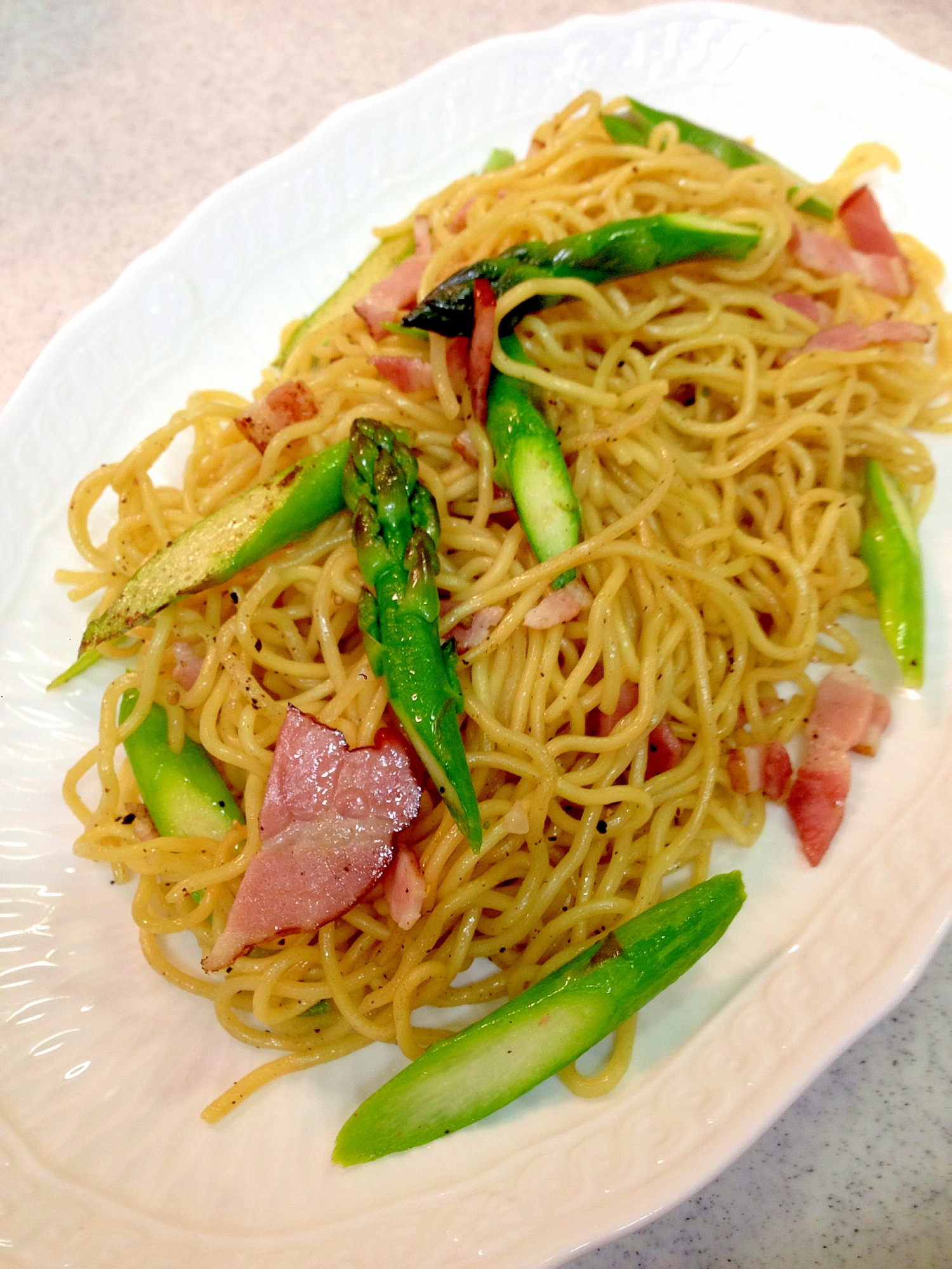 アスパラとベーコンの塩バター焼きそば