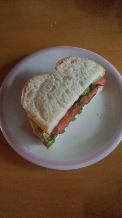 こんばんは＾＾
ランチに作りました♪野菜入りのサンドイッチはさっぱり食べれて美味しいですね（＾ｖ＾）
ご馳走様でした～