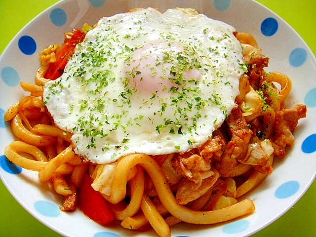 目玉焼き乗せ♡甘辛焼きうどん