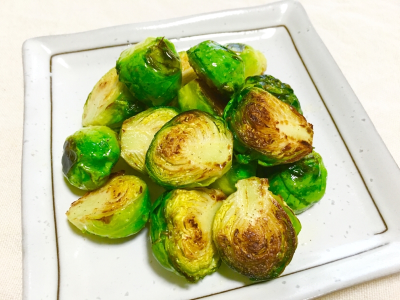 芽キャベツのオリーブ塩こしょう焼き