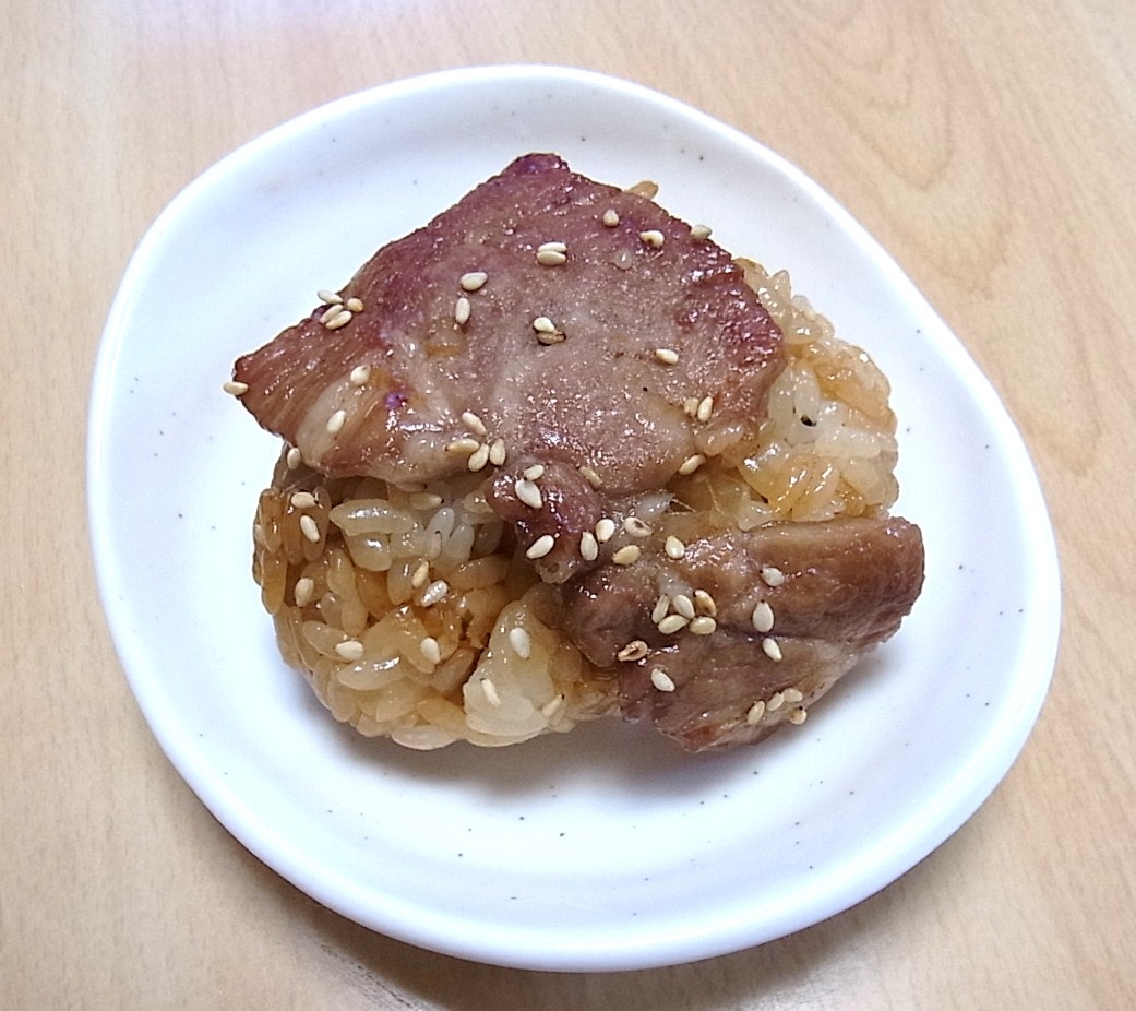 北海道　豚ロース肉の甘辛おにぎり