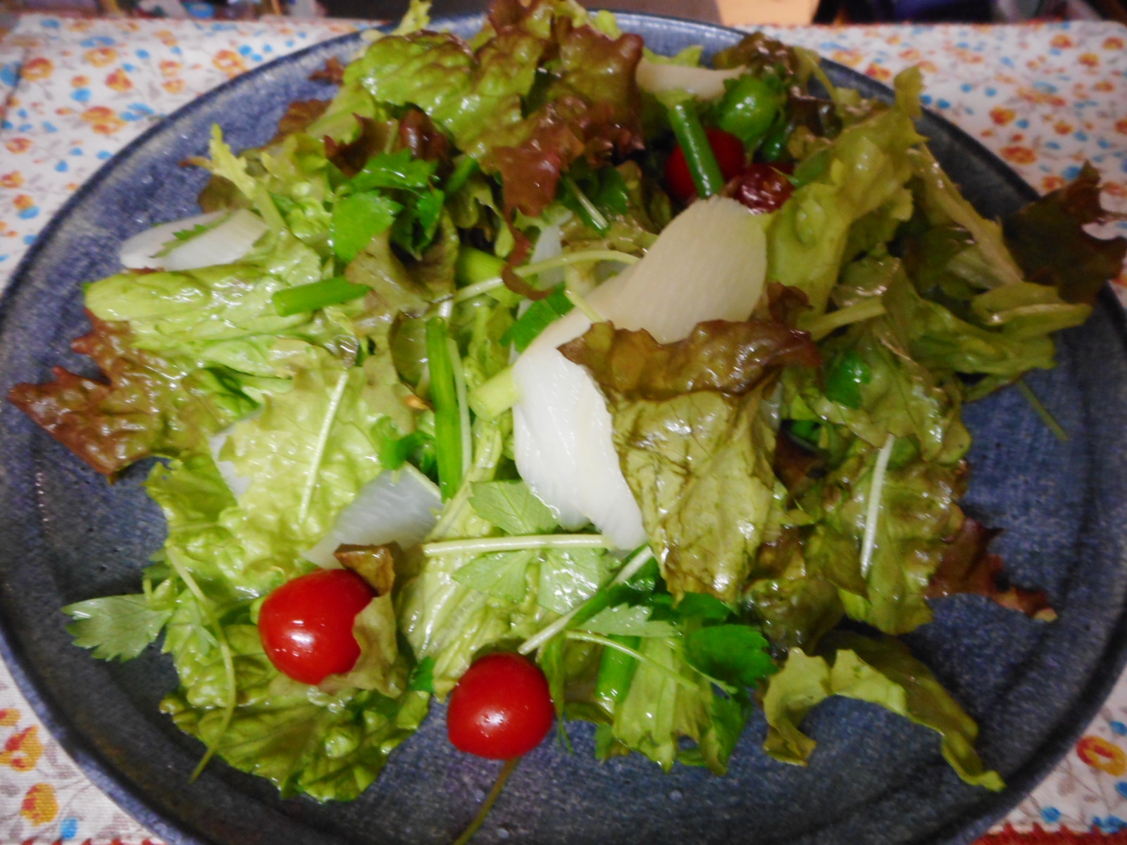 ウドと三つ葉とレタスの香りサラダ