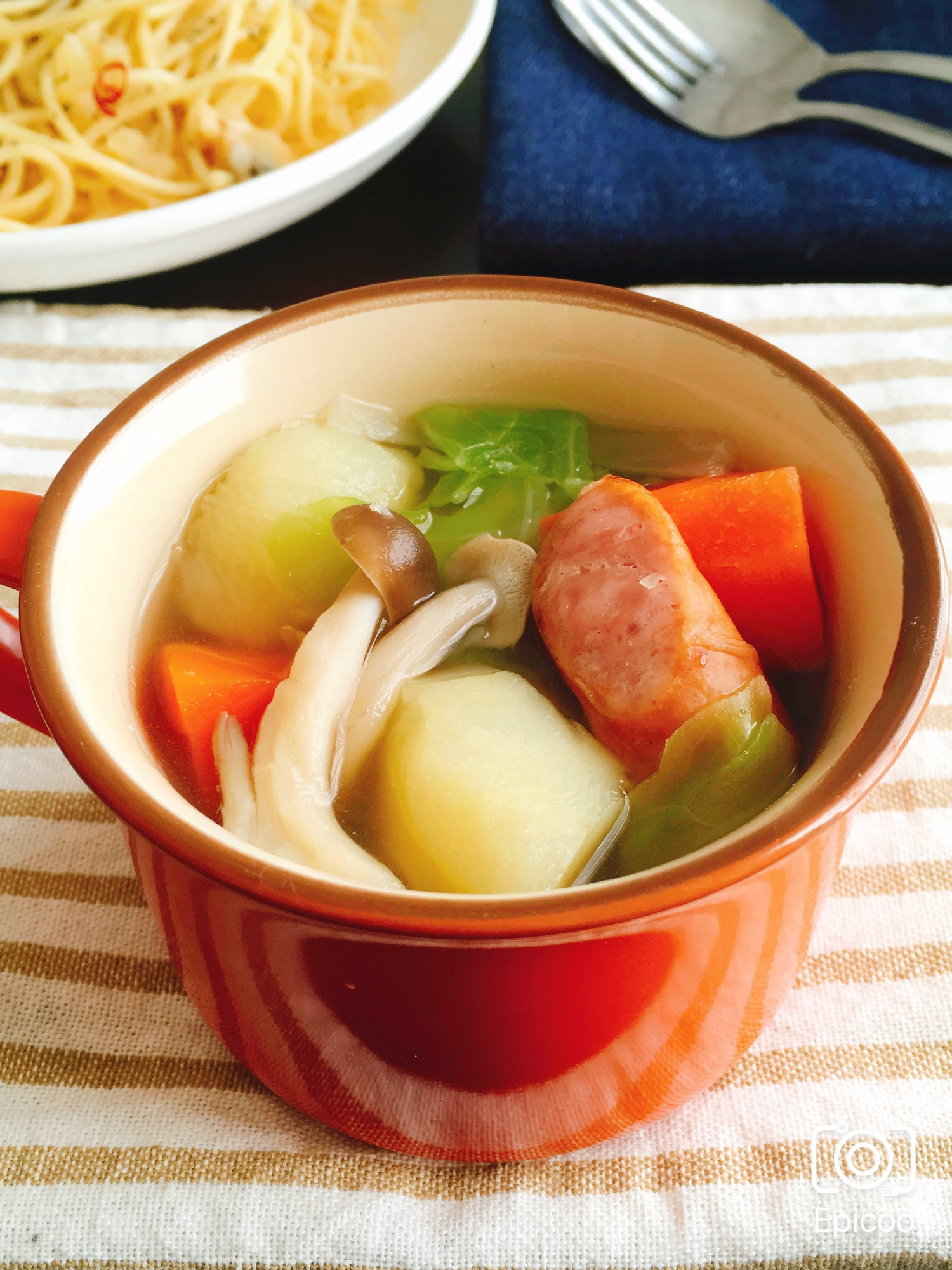野菜とウインナーの食べるコンソメスープ