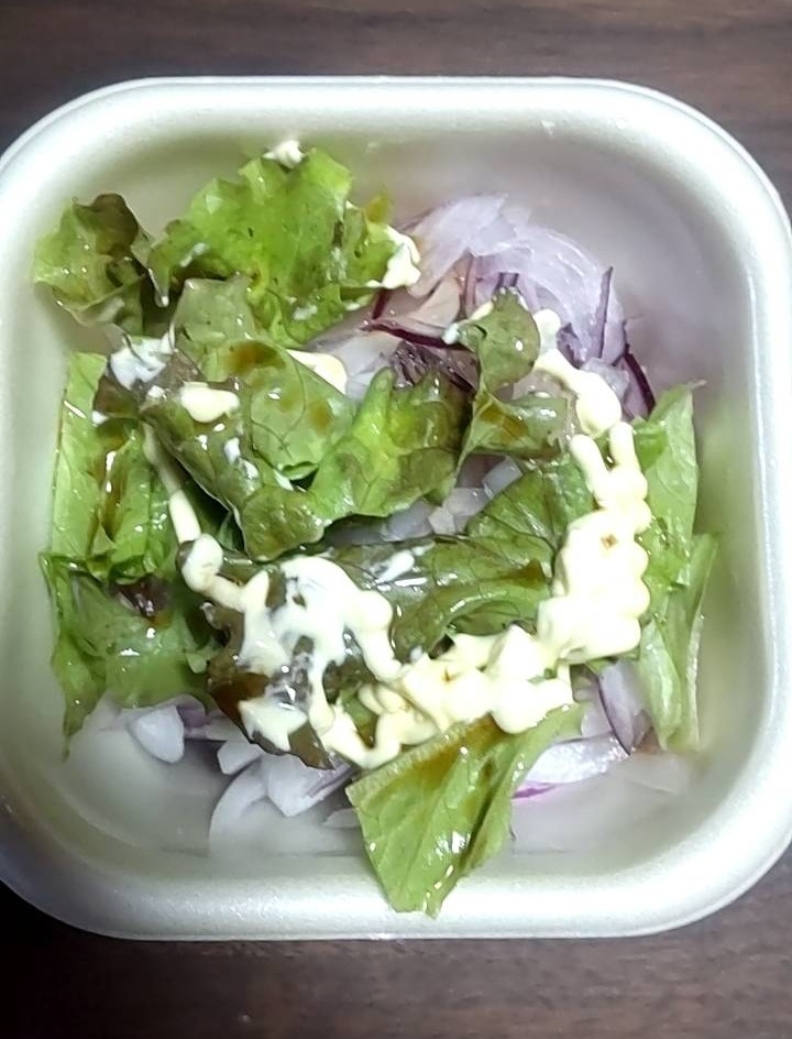 レタスと紫玉ねぎのサラダ
