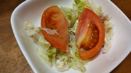 蒸しキャベツとツナとトマトのあっさりサラダ