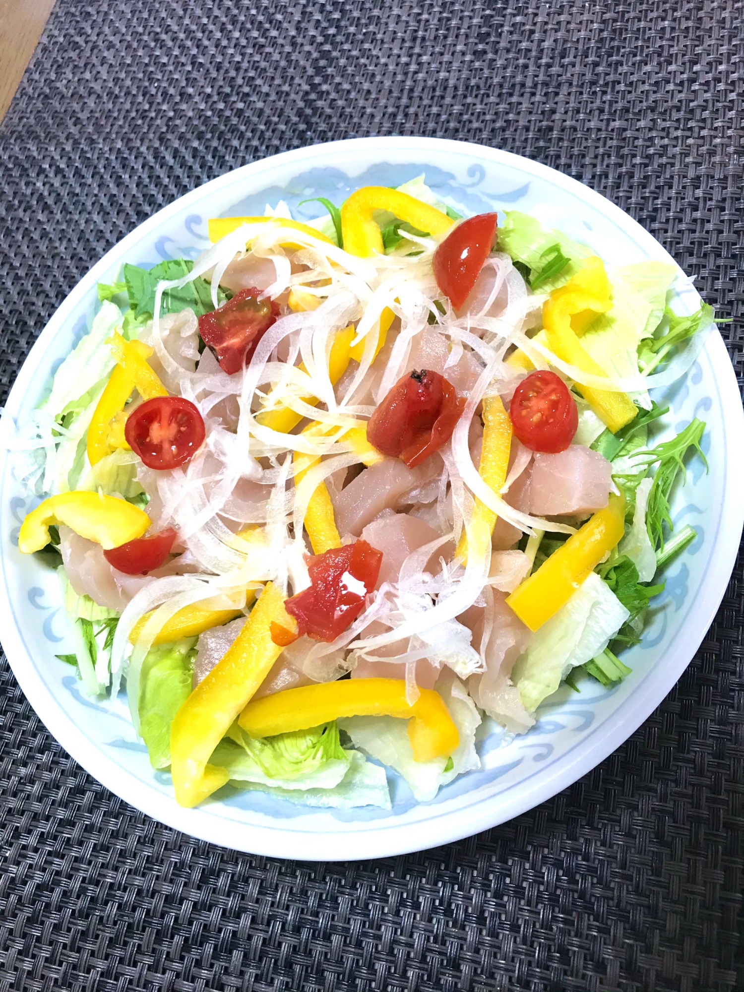 見た目も味もよし！マグロのサラダ❗️