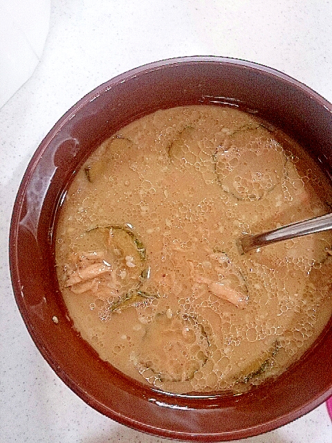 ツナときゅうりの冷たい味噌スープ
