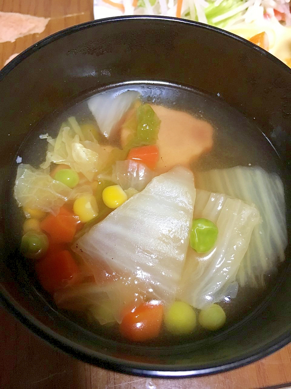 ベーコンと白菜とミックスベジタブルのスープ