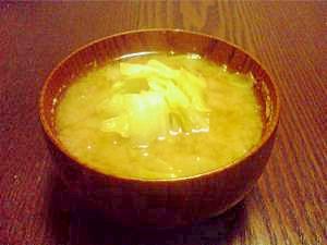 油で炒めて甘さを引き出す 絶品 キャベツのみそ汁 レシピ 作り方 By Yosssy 楽天レシピ