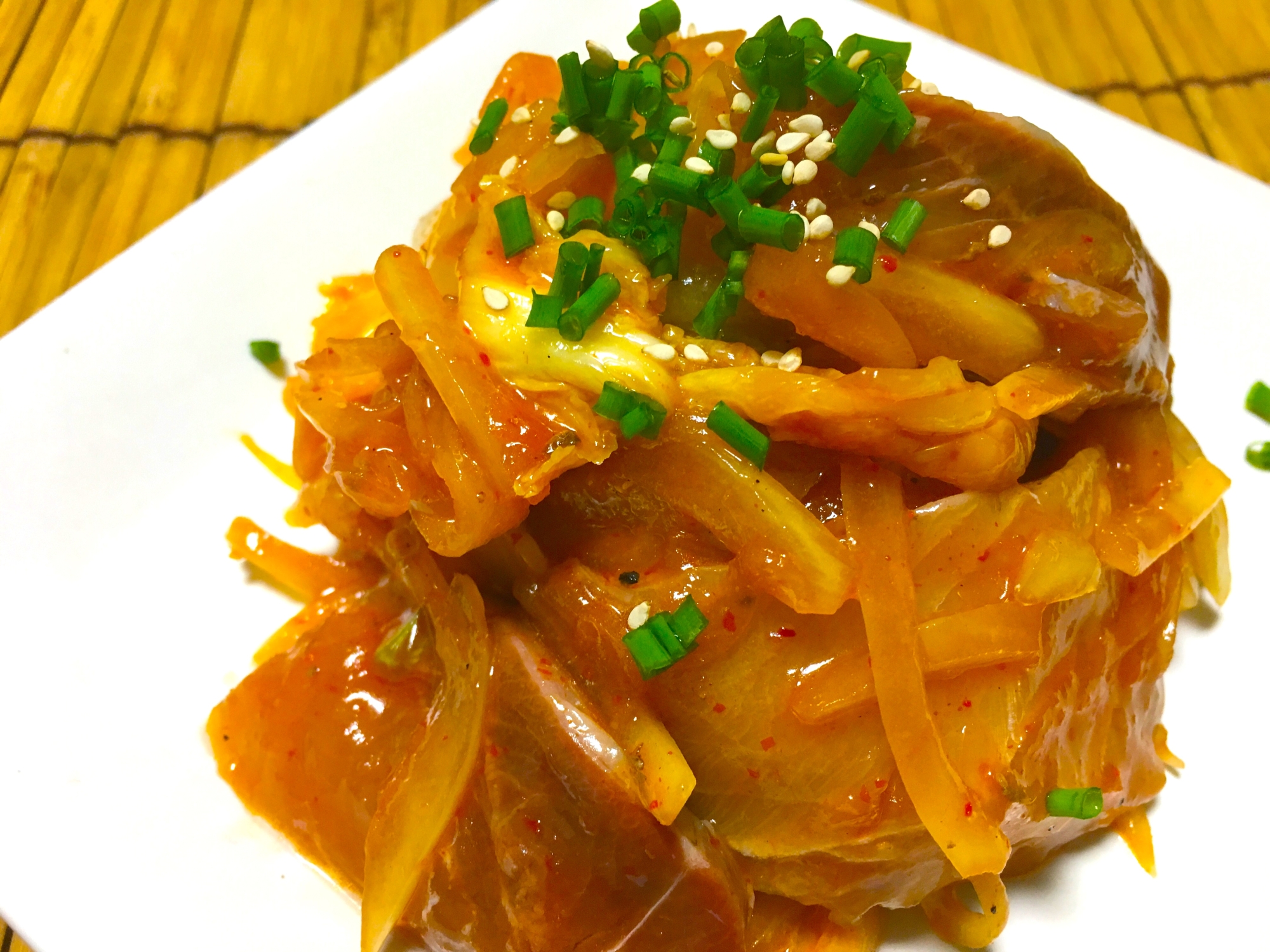 鰤と玉ねぎのシャキシャキピリ辛キムチ和え