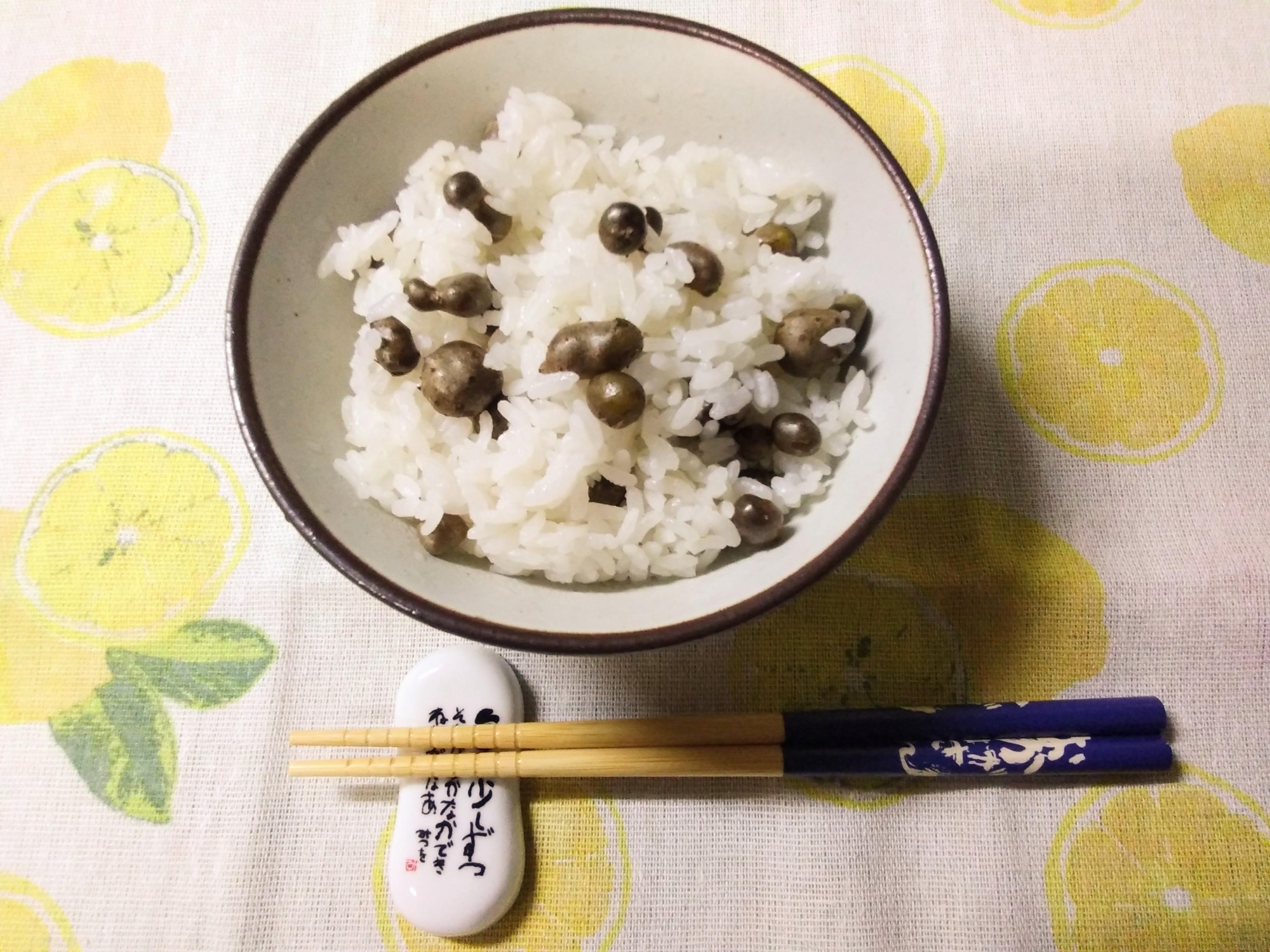 秋の味覚　むかごご飯　自然薯のムカゴ