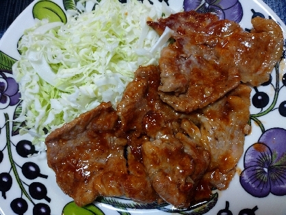 しょうが焼き用の薄い豚肉でしたが、味を変えたくてトンテキ作ってみました。
とっても美味しくできましたー。