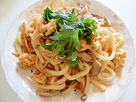 舞茸とエリンギと卵の　焼きうどん