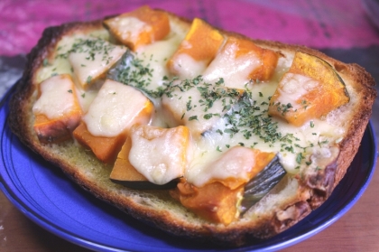 フランスパンが無かったので食パンで作りましたが、かぼちゃの甘味がほんのりして美味しかったです。ありがとうございます(=^0^=)