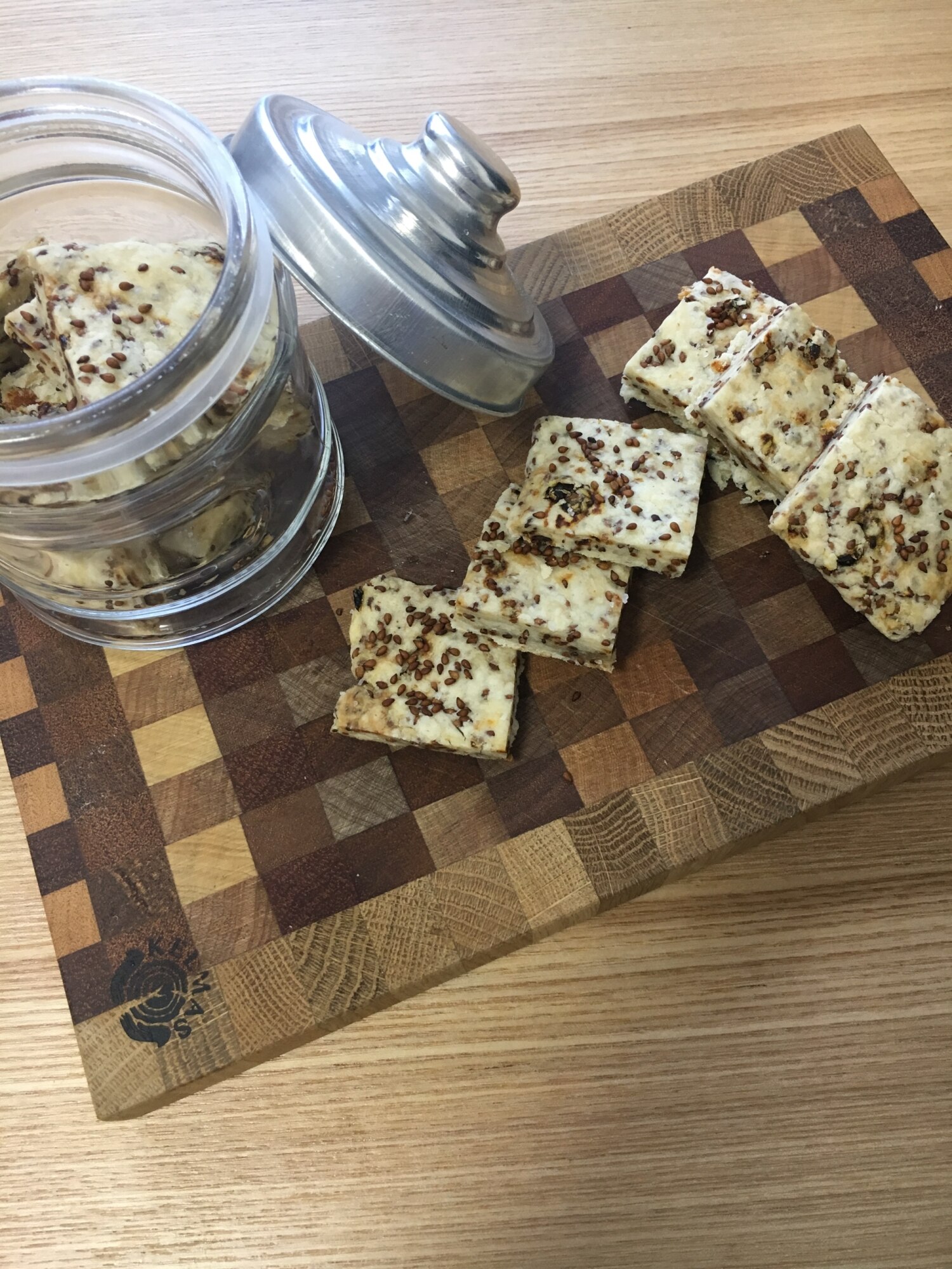 セサミクラッカー レシピ・作り方 by Xiuping｜楽天レシピ