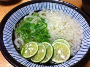 鶏白だしを使った酢橘うどん