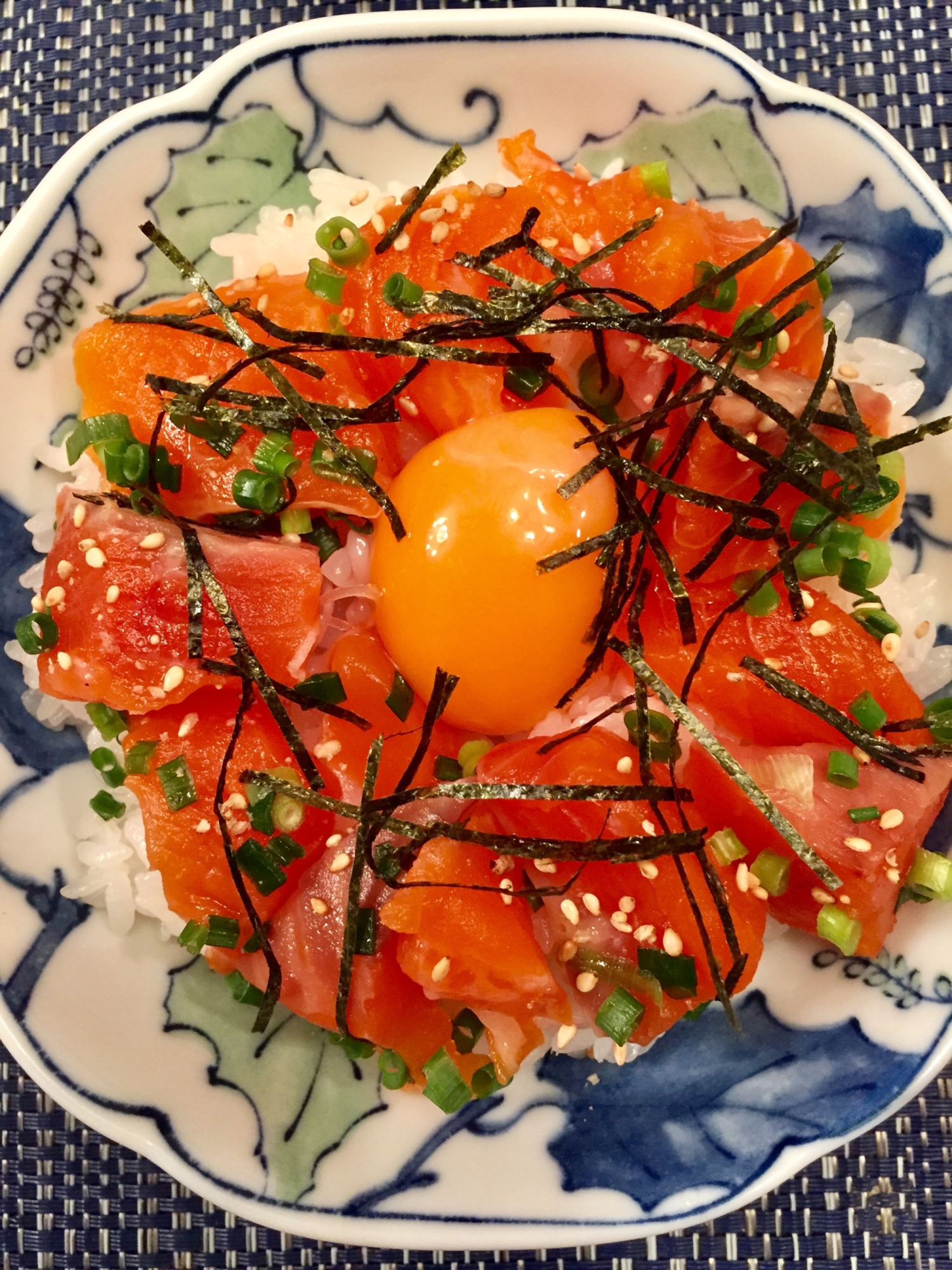 トラウトサーモン丼