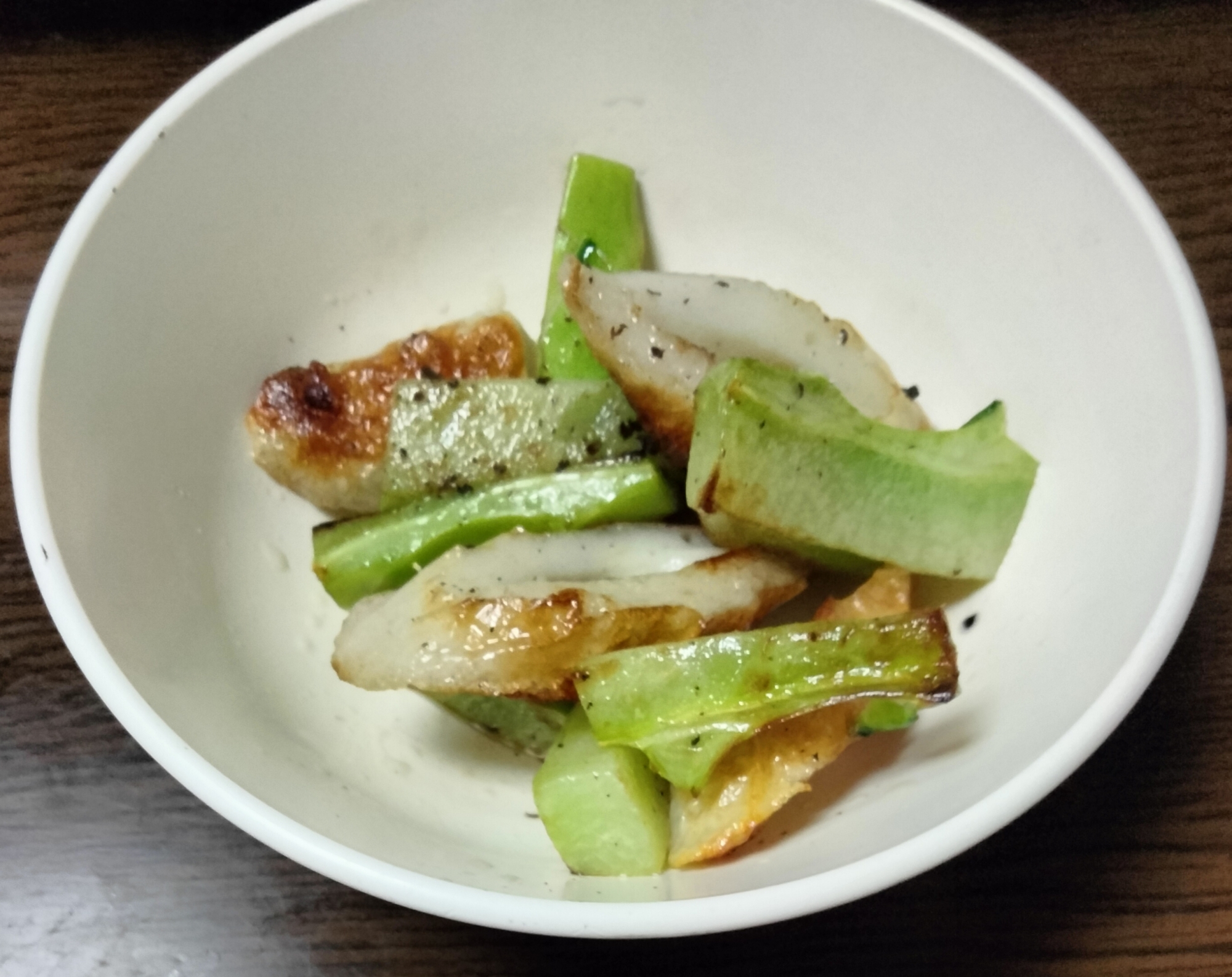 ちくわとブロッコリーの芯のごま油炒め