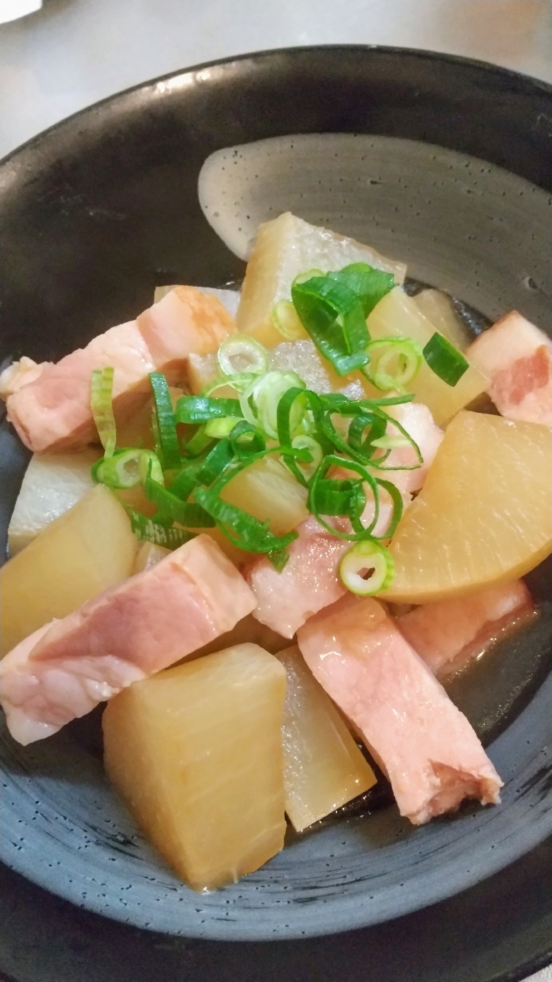 火にかけっぱしで簡単に～♪大根とベーコンの煮物