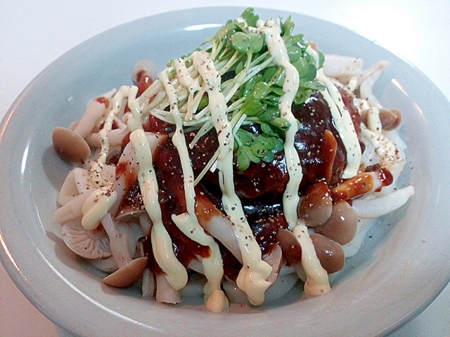 デミハンバーグとしめじとかいわれ大根のお饂飩