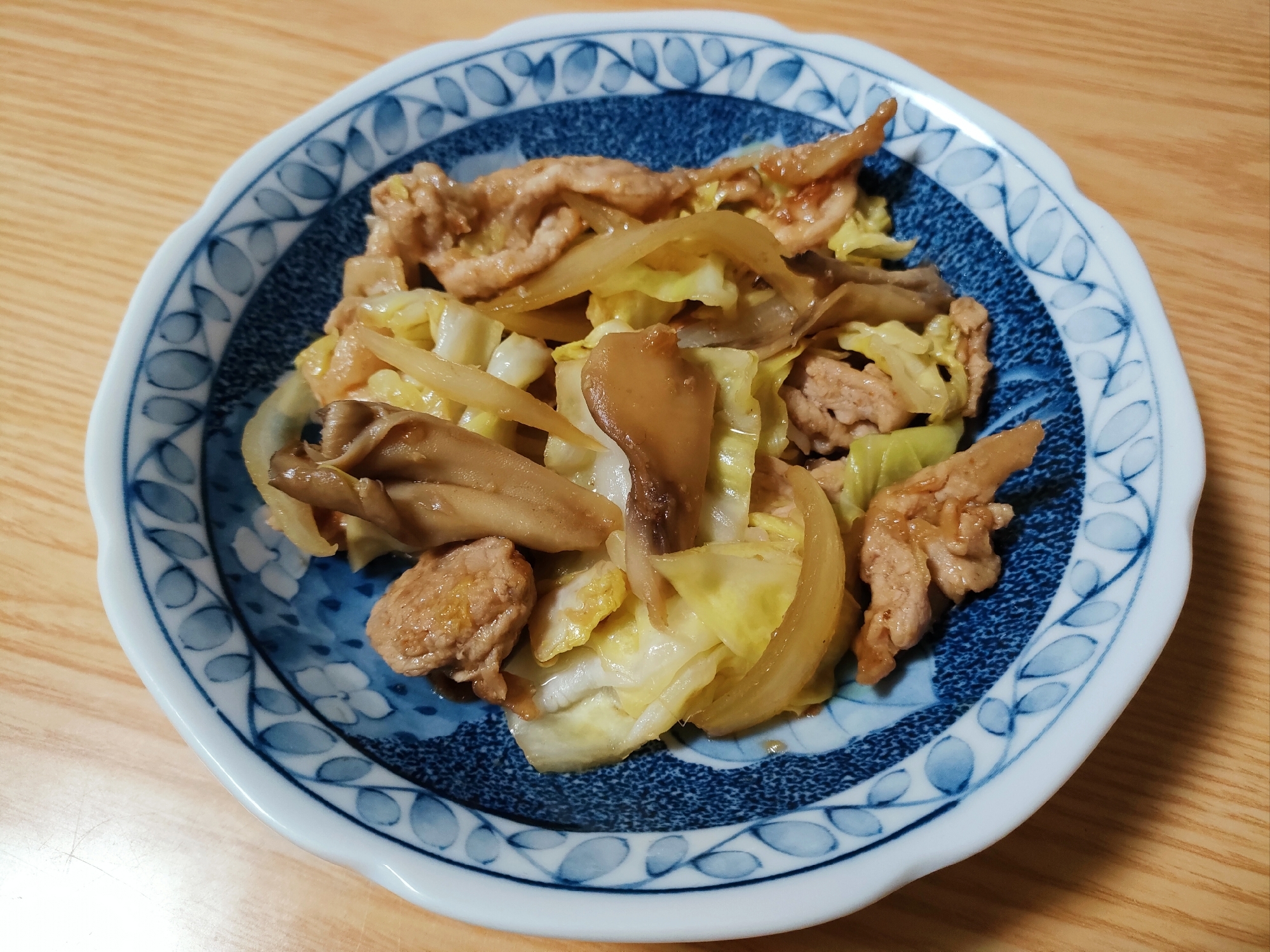 豚肉、キャベツ、玉ねぎ、舞茸の生姜炒め