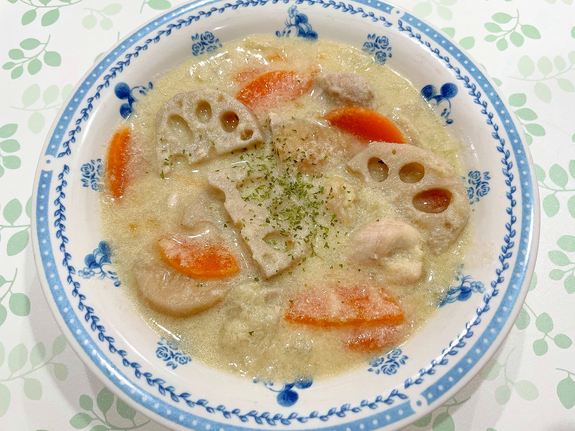 鶏もも肉とレンコンの味噌豆乳シチュー