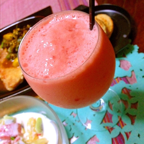 西瓜のフローズンヨーグルトカクテル レシピ・作り方 by 嵯峨 恭也｜楽天レシピ