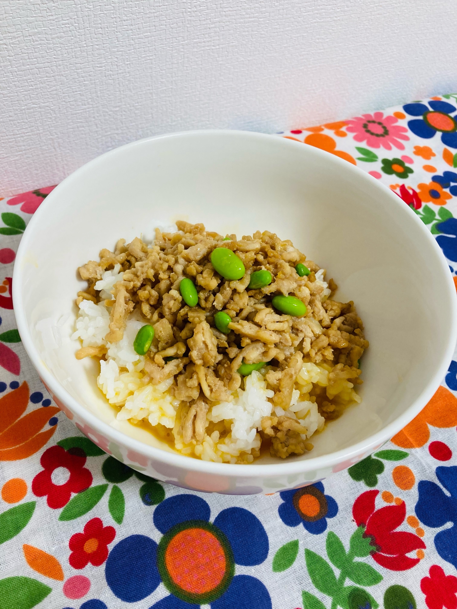 鶏そぼろの親子卵かけご飯丼