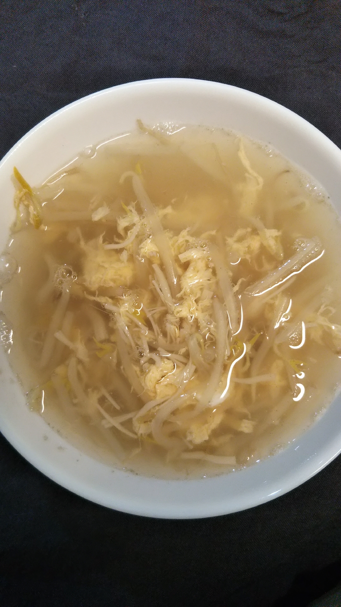 ホタテの缶詰とモヤシのスープ