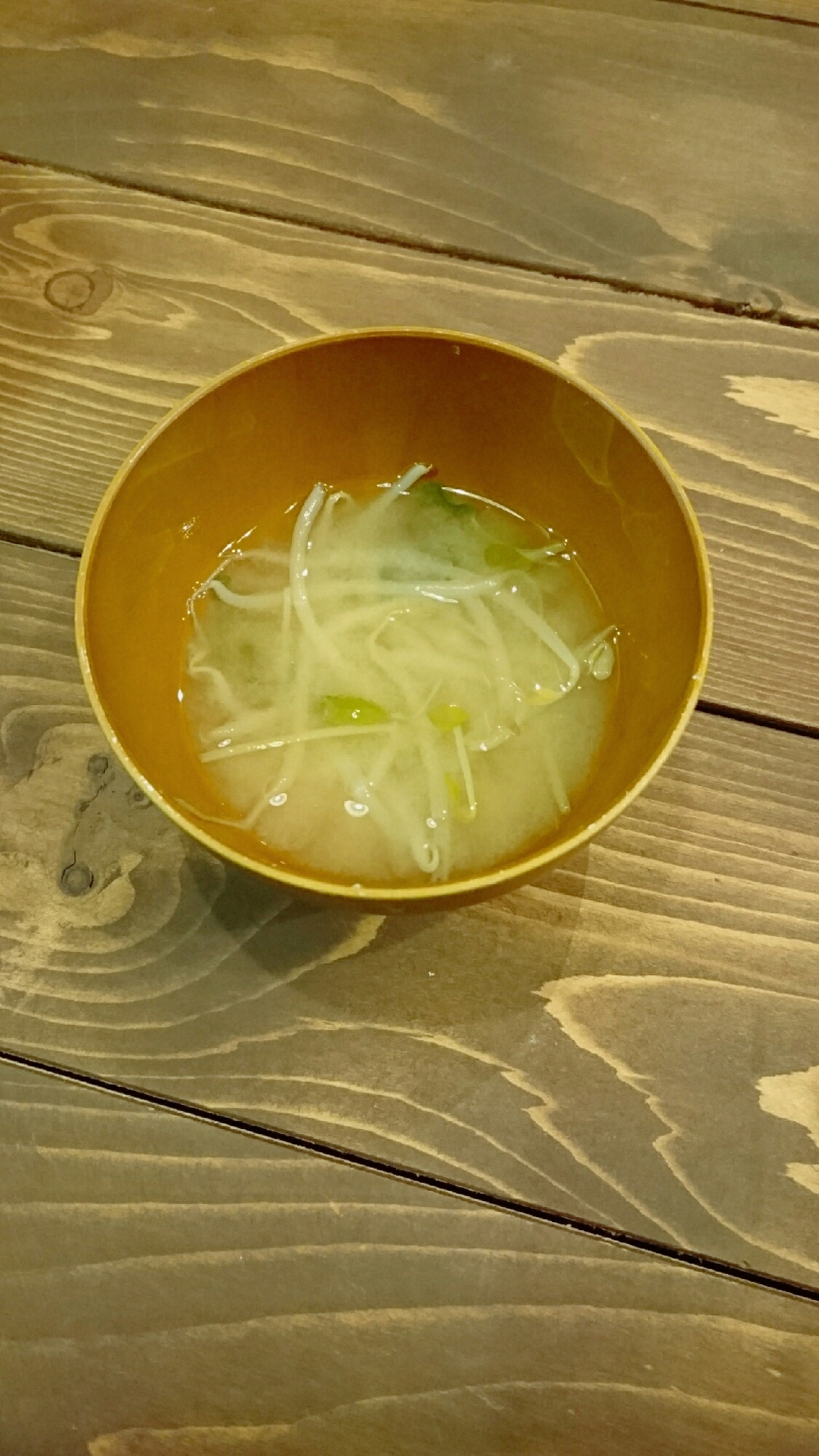 もやしと豆苗の味噌汁