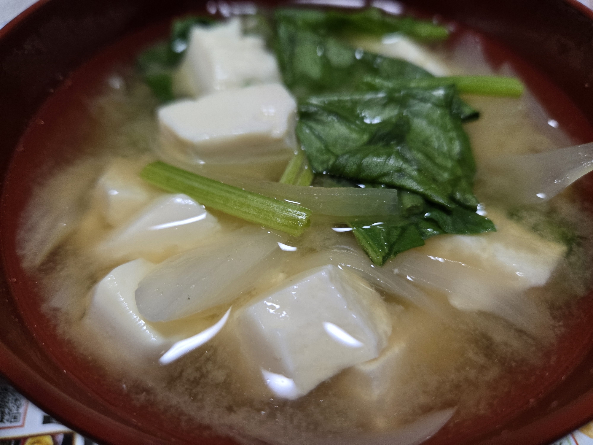 ほうれん草と豆腐と玉ねぎのお味噌汁