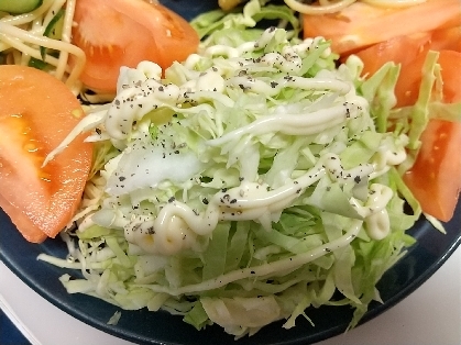 キャベツとトマトのマヨペッパーサラダ