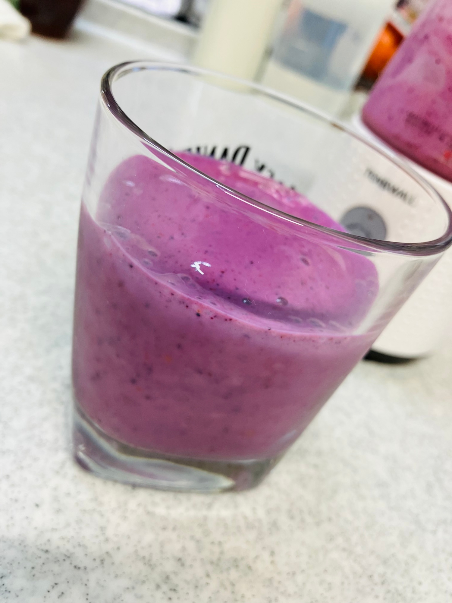 冷凍ミックスベリーの豆乳ジュース
