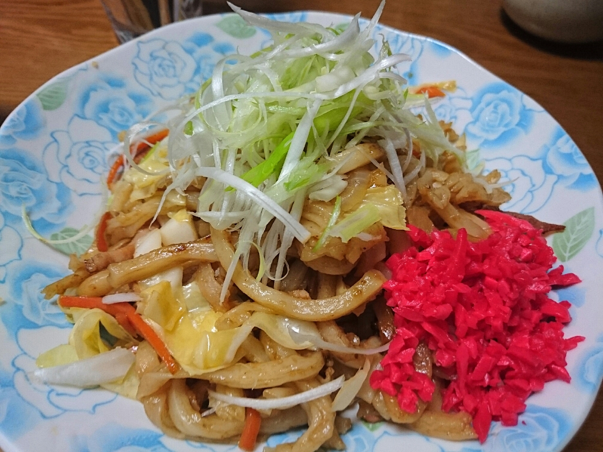 たっぷりネギが美味しい！焼きうどん