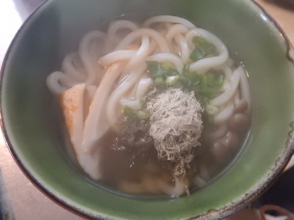 とろろ昆布とちくわのうどん