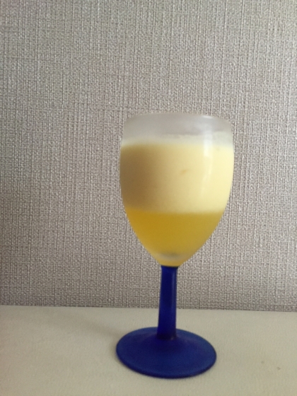 オレンジのカップジュースがちょうど200mlで作りやすかったです。二回に分けて注がなくても二色になるなんて嬉しいですー！