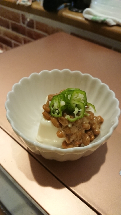 オクラと納豆おかかポン酢和え豆腐のせ