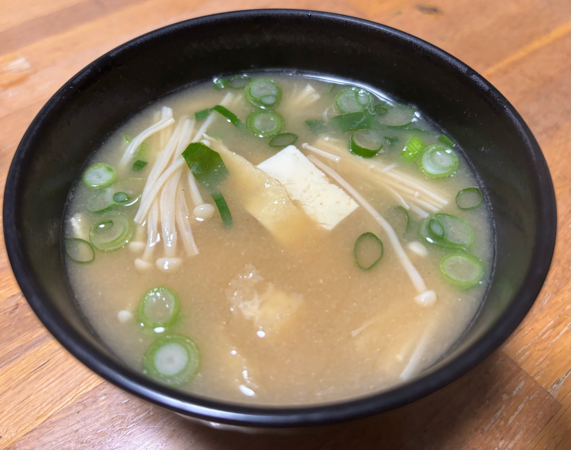 えのき　薄揚げ　豆腐　味噌汁