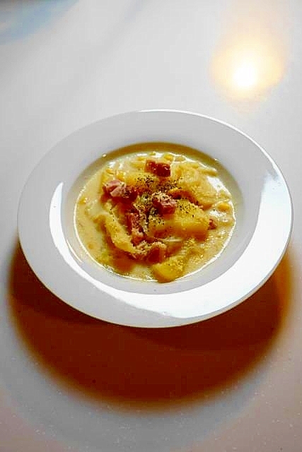 重ねて煮込だけ！ポテトとベーコンのミルク煮