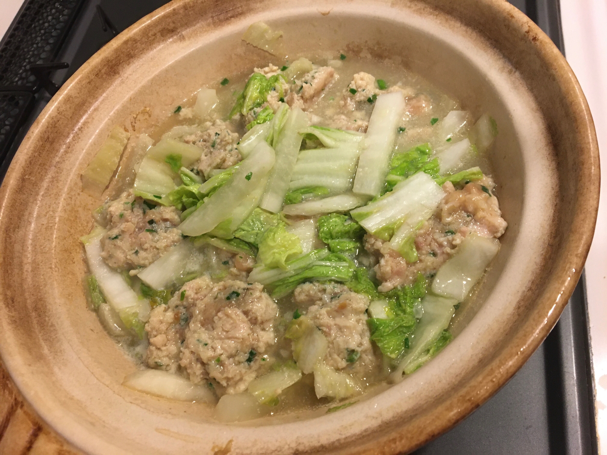 白菜と鶏肉ニラだんごの優しい味の美味しい暖か鍋